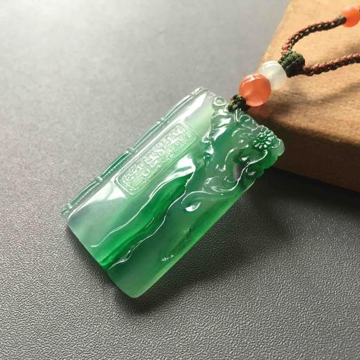 高冰种阳绿翡翠戏曲雕牌 商品图3