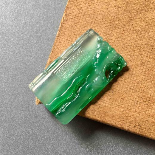 高冰种阳绿翡翠戏曲雕牌 商品图5