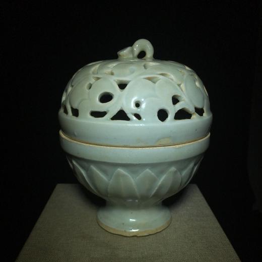 影青湖田窑镂空香薰 商品图0