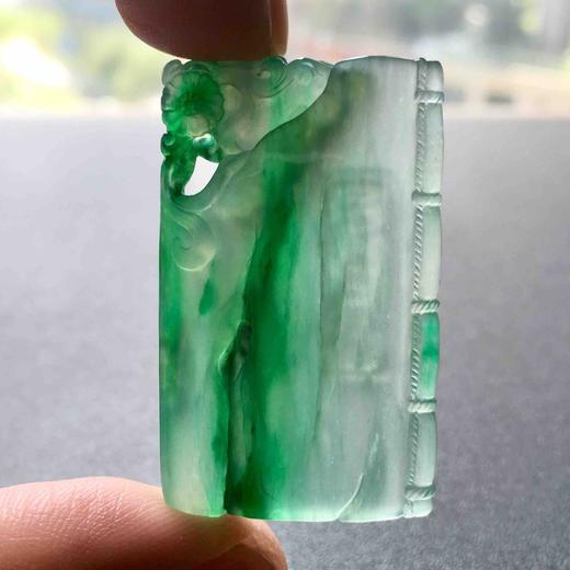 高冰种阳绿翡翠戏曲雕牌 商品图12