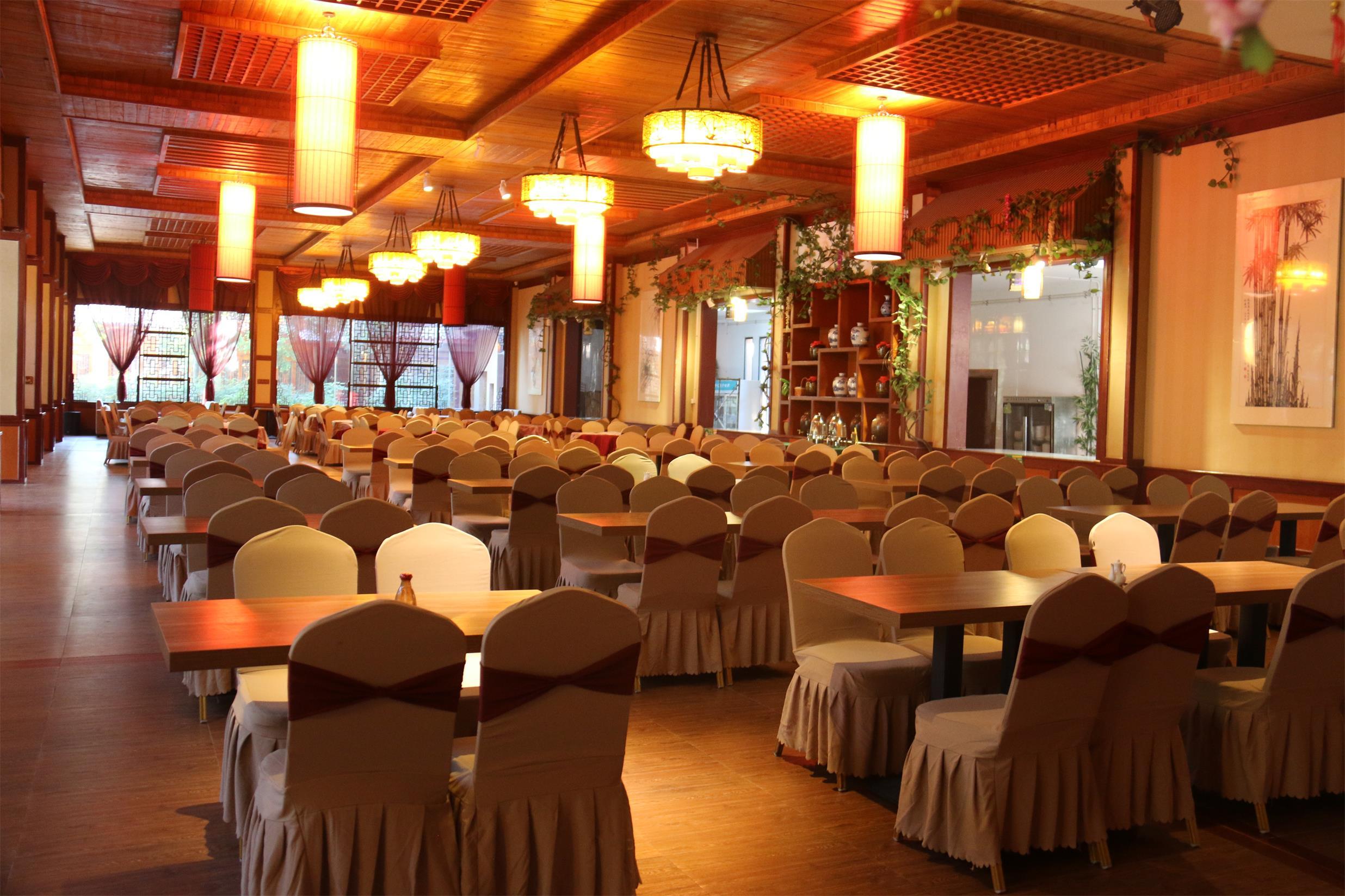 休闲娱乐xiuxianyule酒店内提供的茶餐厅,按摩室则是玩累,吃饱后的好