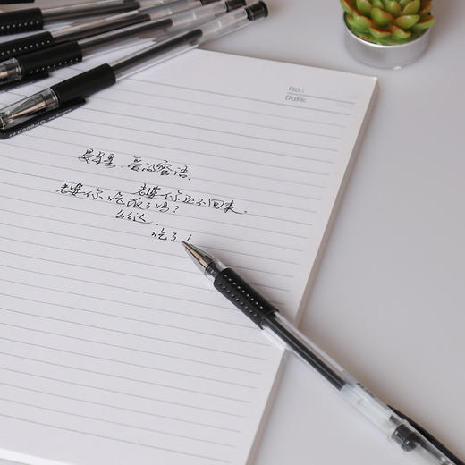 齐心(Comix)  黑色0.5mm经典办公中性笔  子弹头水笔/签字笔 办公文具12支/盒 GP6600 商品图3