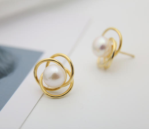 Pearl moments 三瓣花 天然淡水珍珠耳钉 商品图1