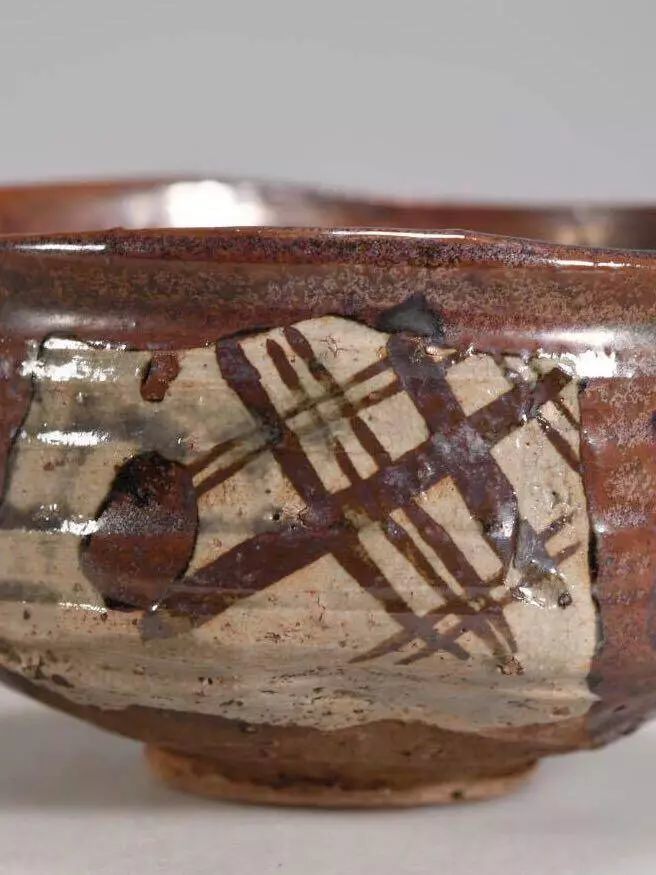 日本织部烧褐釉抹茶碗