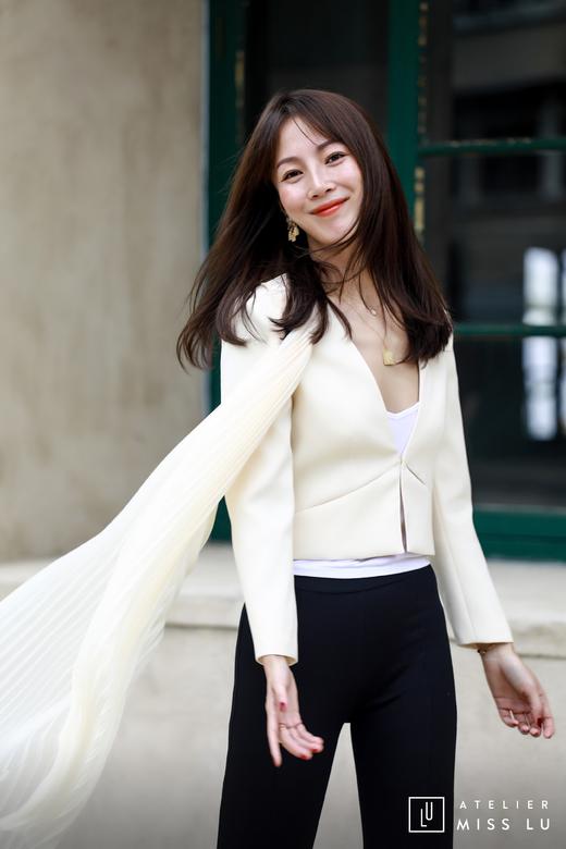 AtelierMissLu / Roz-白色风琴褶装饰短外套 商品图3