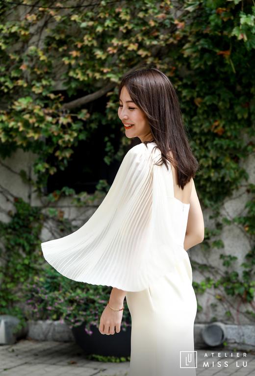 AtelierMissLu / Sinead-白色单肩风琴褶飘带连身裙 商品图3
