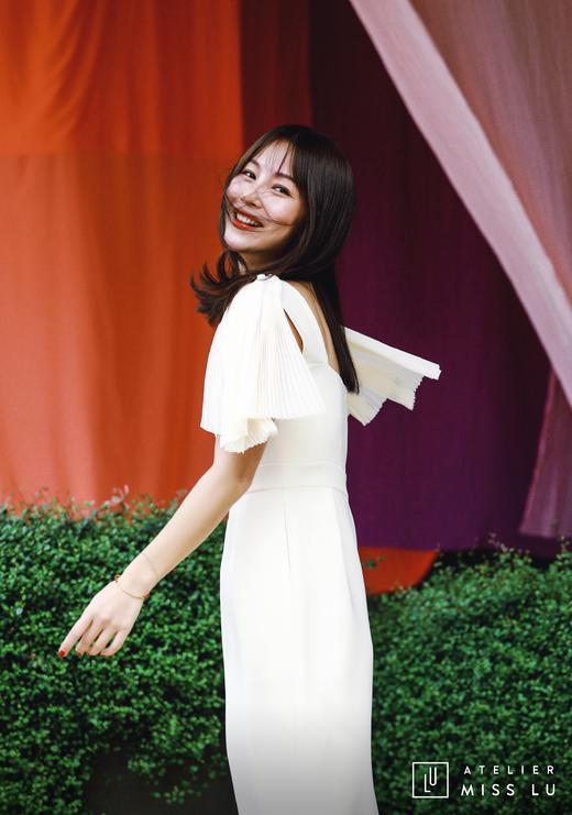 AtelierMissLu / Debbie-白色吊带风琴褶装饰连身裙 商品图4