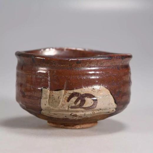 日本织部烧褐釉抹茶碗