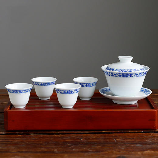 盖碗套装.手绘青花缠枝功夫茶具 商品图4