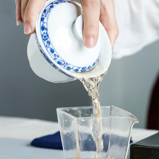 手绘青花缠枝功夫盖碗 商品图2