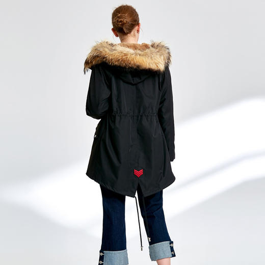 EITIE爱特爱女装冬新品时尚抽绳收腰兔毛内里貉子毛领派克服5893516 商品图2