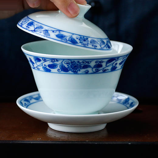 手绘青花缠枝功夫盖碗 商品图0