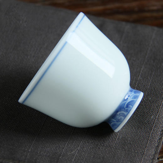 景德镇陶瓷功夫茶具.景德镇手工手绘青花瓷品茗杯小单杯（青花海水纹） 商品图1
