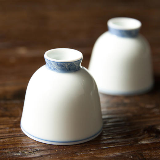 景德镇陶瓷功夫茶具.景德镇手工手绘青花瓷品茗杯小单杯（青花海水纹） 商品图2