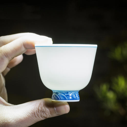景德镇陶瓷功夫茶具.景德镇手工手绘青花瓷品茗杯小单杯（青花海水纹） 商品图0