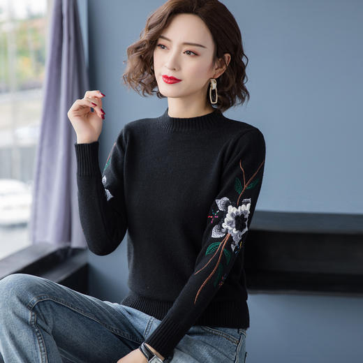 PY-38852       秋冬装新款时尚刺绣女士韩版宽松半高领打底针织毛衣套头 商品图4