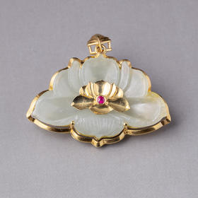 清代和田白玉宝莲项坠