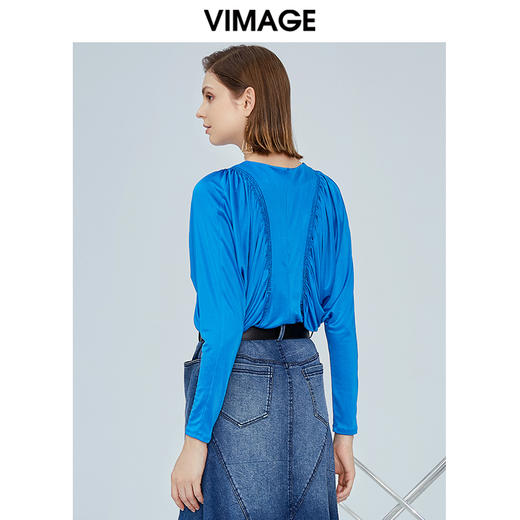 VIMAGE纬漫纪女装秋复古摩登褶皱修身显瘦蝙蝠袖单上衣套头V1213811 商品图3