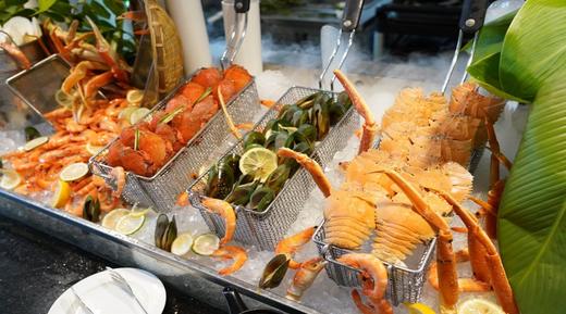 来昆山瑞士大酒店尝油满膏多的精选大闸蟹品海鲜自助晚餐畅玩蒙特利