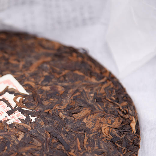 葳盛茶业2016年鸣春话茶典藏普洱茶熟茶300克饼 商品图2