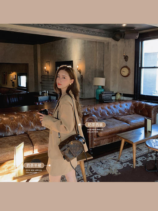 金蘑菇菇 3色敲美单排扣西装百搭气质洋气休闲显瘦外套半裙套装女 商品图0