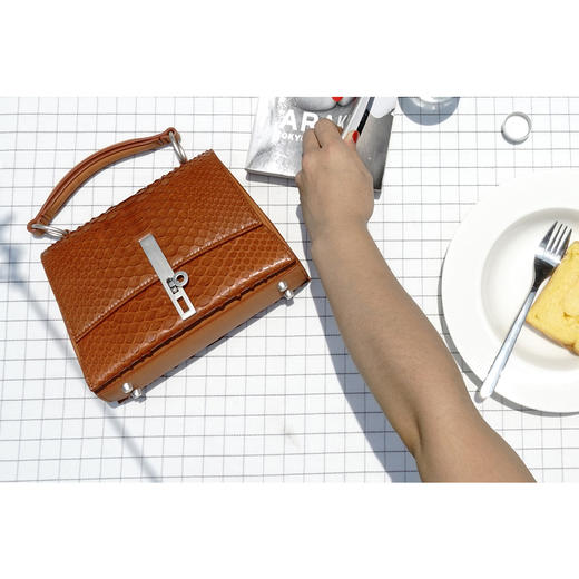 【花痴私物分享】SERENDIPPO原创设计师牛油果绿牛皮方盒包斜挎包女包 商品图1