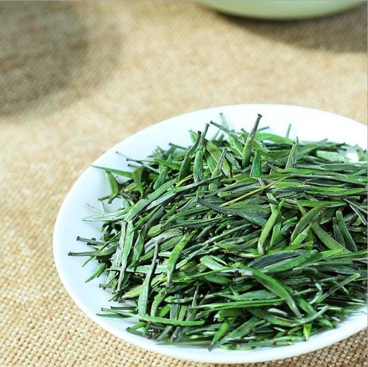峨眉山云雾绿茶 特级青针 雨前嫩芽 竹叶型青茶 单芽雀舌 商品图2
