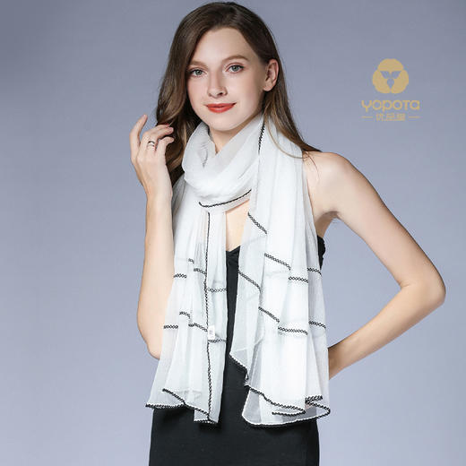 优品堂“云淡风轻”真丝纤维混纺百搭时尚披肩围巾两用丝巾 商品图0
