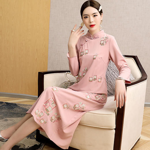 OG-52872秋冬新款名族风立领日常盘扣修腰长款重工刺绣大码连衣裙 商品图1