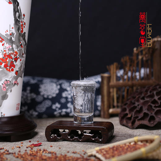 52度春夏秋冬傲雪梅香2.5L 商品图3