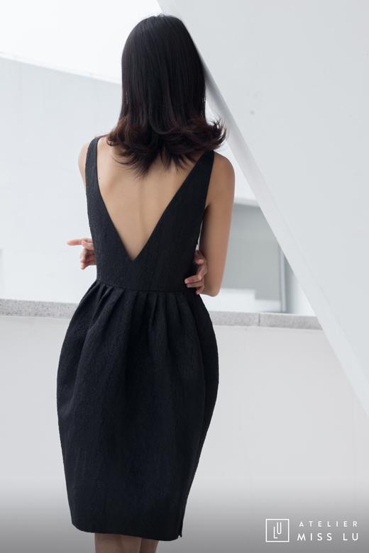 AtelierMissLu / Becky-黑色暗纹收腰背心裙 商品图12