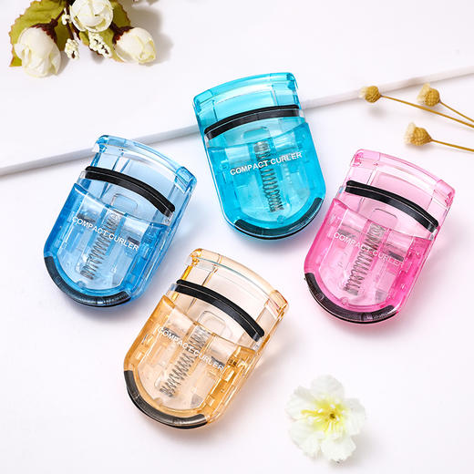 KAI/贝印睫毛夹 便携式卷翘持久定型迷你初学者夹睫毛器 实用便携自带替换条迷你睫毛夹 商品图0