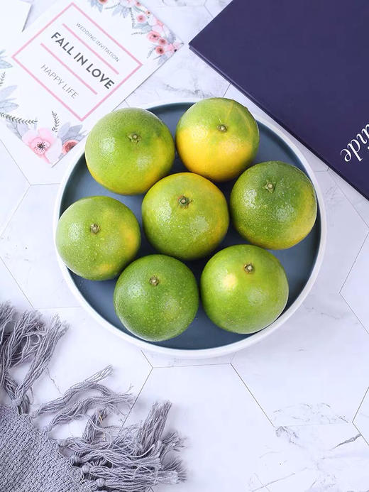 云南青皮冰糖橙,皮薄清甜多汁,新鲜果园直发,好吃又便宜,包你好吃,5斤