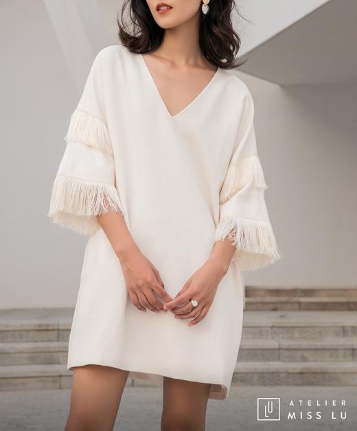 AtelierMissLu / Eileen-珍珠白袖口流苏V领连身裙 商品图11
