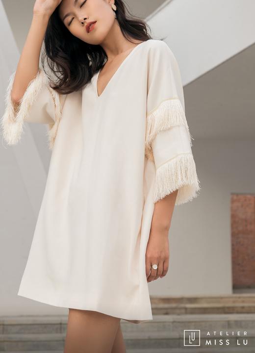 AtelierMissLu / Eileen-珍珠白袖口流苏V领连身裙 商品图12