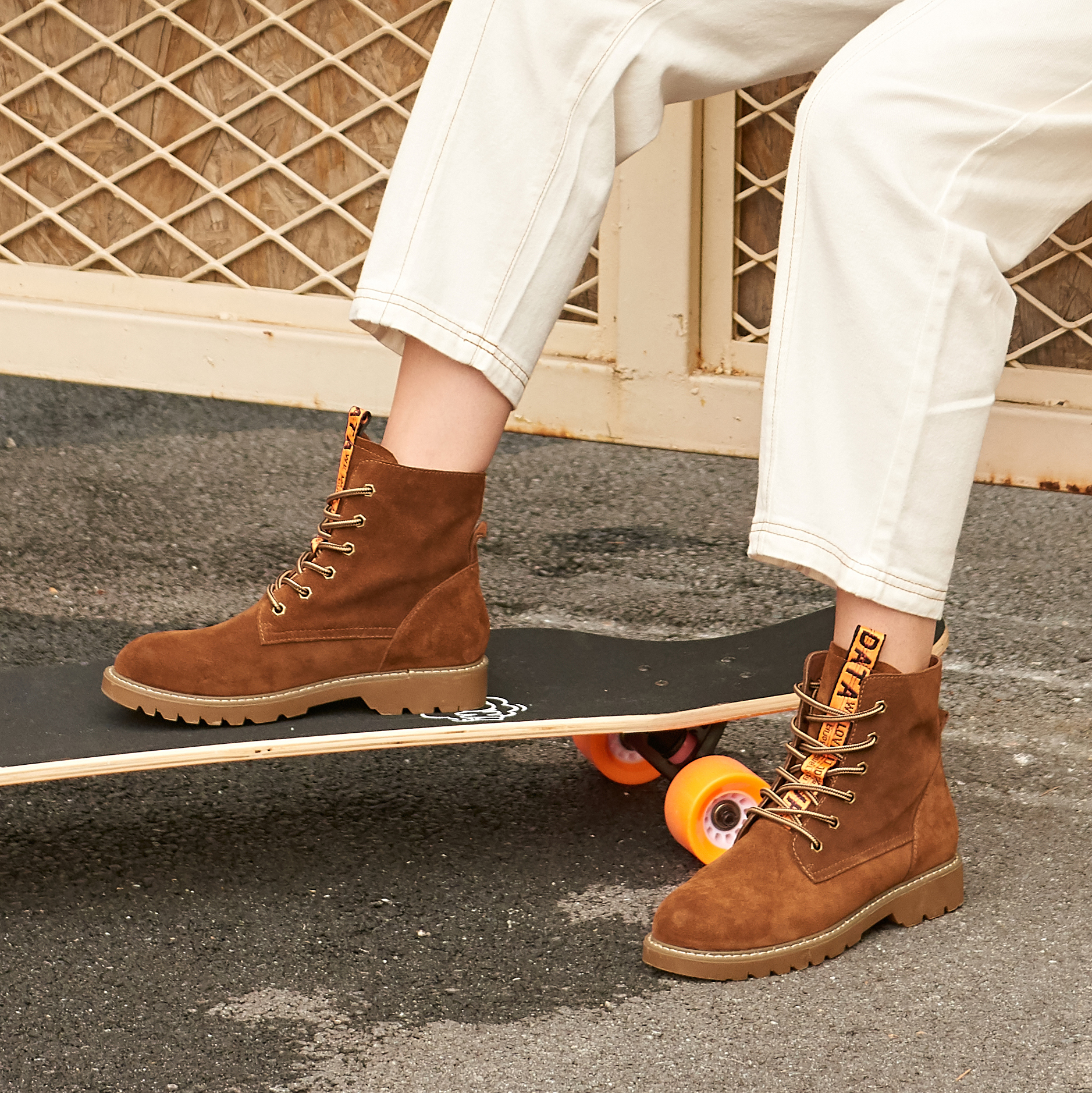 商城同款| 索菲娅秋冬新款时尚街头风马丁靴低平跟靴SF94116026