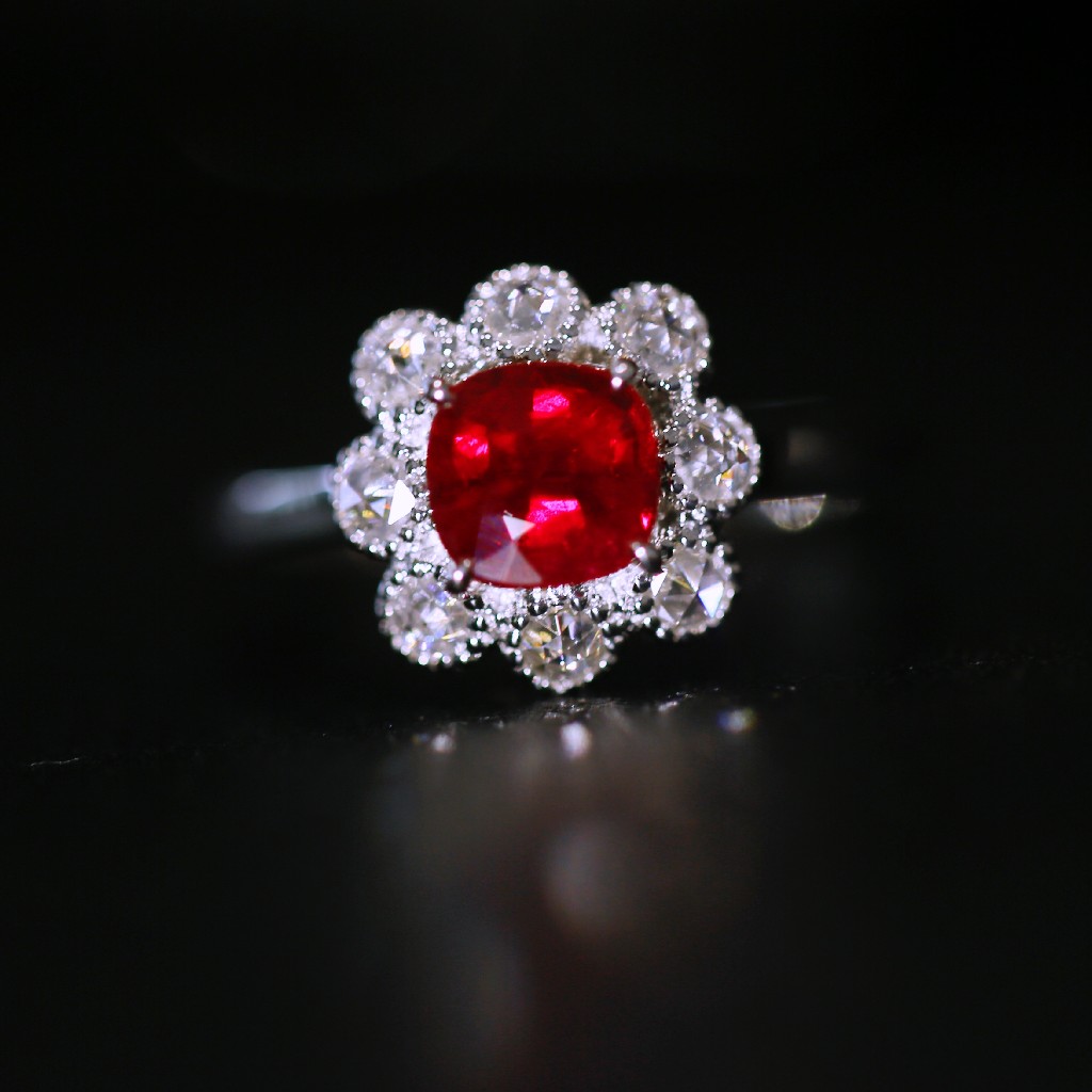 浓郁缅甸鸽血红红宝石102克拉