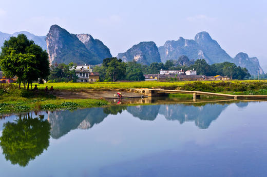 【部门活动】醉美英西峰林走廊、洞天仙境玻璃栈道、九龙小镇（红色革命 旧址）、小布达拉宫彭家古堡、金紫山纪念园红色 2 天 商品图0