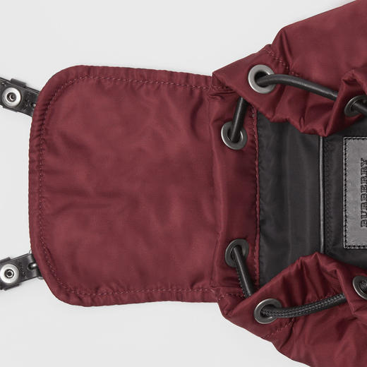 BURBERRY  紫红色 女士小号羽绒尼龙斜背式军旅背包 8006717 A1330 商品图3