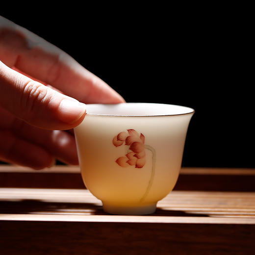 陶瓷功夫茶具.定窑白手绘单莲小茶杯 商品图3