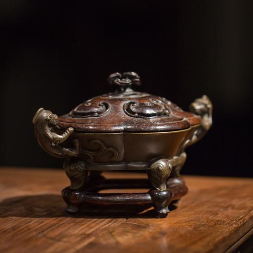清 螭耳象腿海棠形铜香炉(红木盖座)
