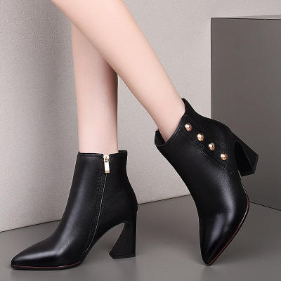 qpjsl910210真皮女靴子尖头异型跟高跟皮靴金属铆钉女式短靴女