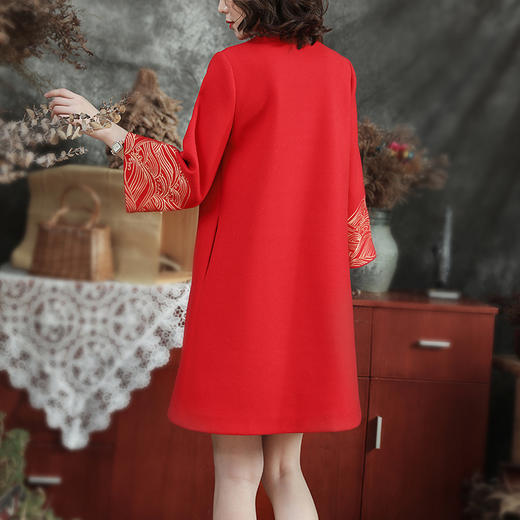 OG-99354秋冬重工刺绣中高端名族风立领毛呢连衣裙 商品图2
