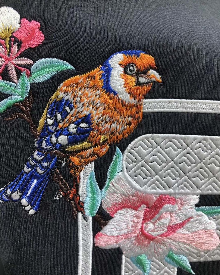 点此购买斐乐女子针织休闲夹克外套十一130202