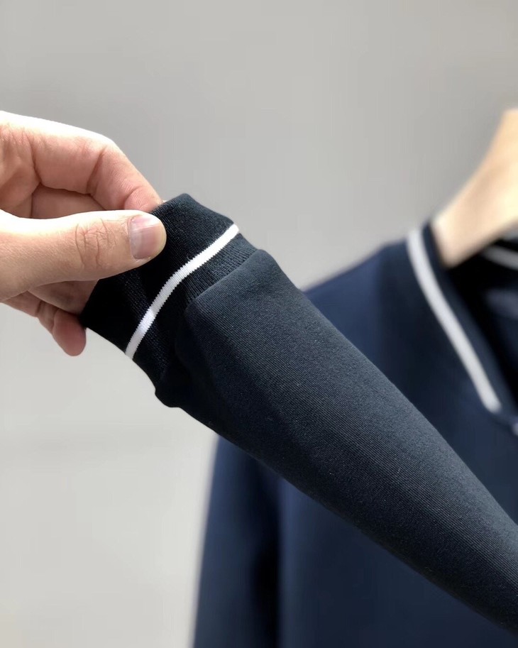 点此购买斐乐女子针织休闲夹克外套十一130202