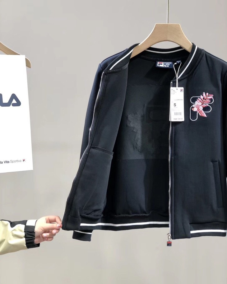 点此购买斐乐女子针织休闲夹克外套十一130202