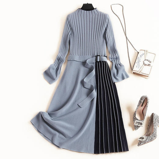 OL-52278秋冬新款半高领喇叭袖拼接条纹A字裙 商品图0