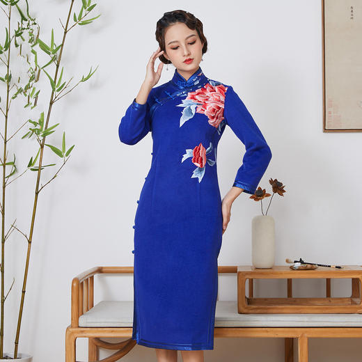 QC-1697763秋季新款毛呢绣花优雅旗袍裙 商品图1