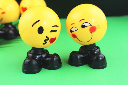 表情款 摇头摆件 摆件玩具 装饰摆件 表情包弹簧摆件 多款可选 商品图2