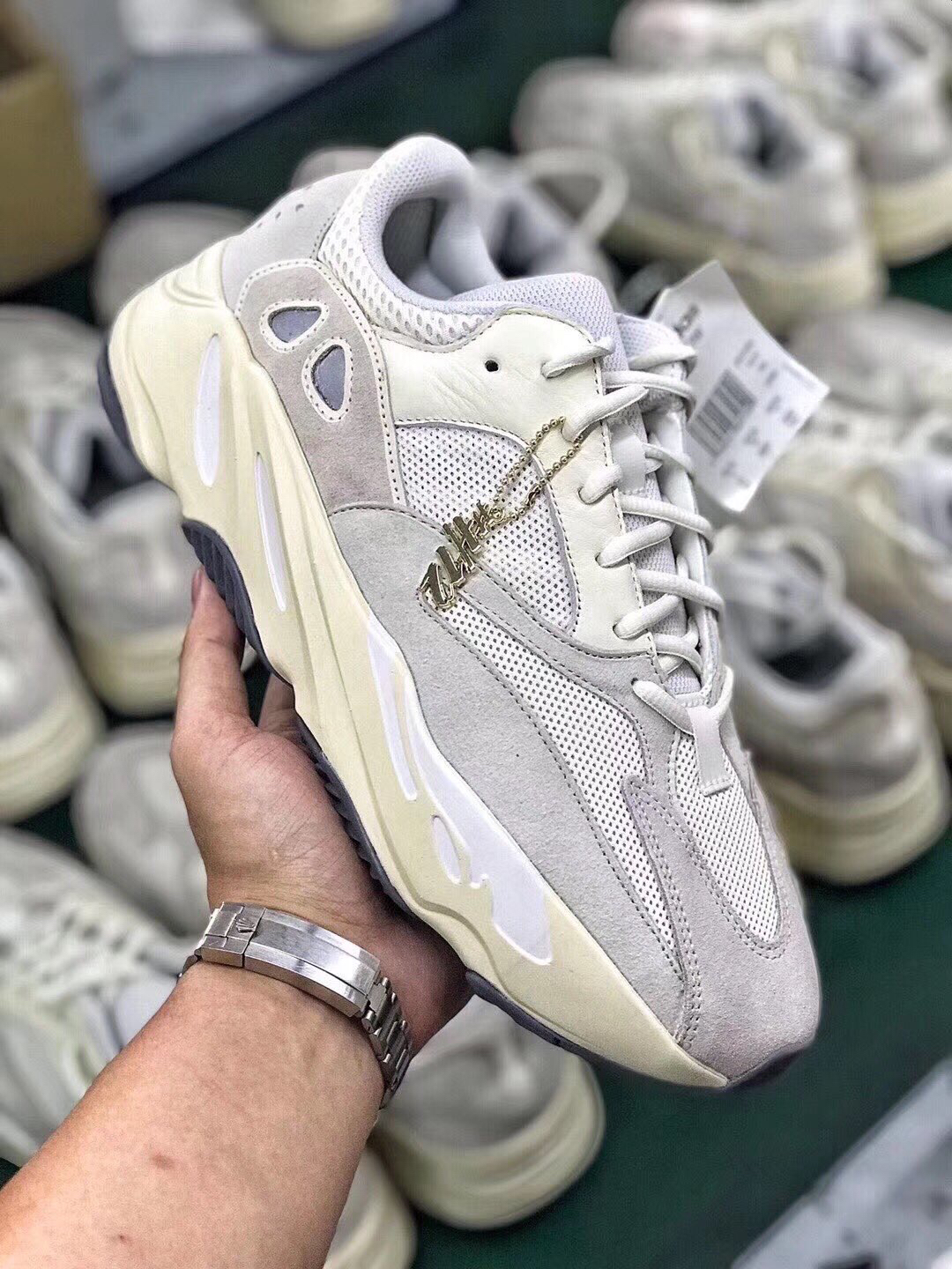 百搭潮流adyeezy700v2奶油白配色原装巴斯夫大底秒杀市场通货对比专柜